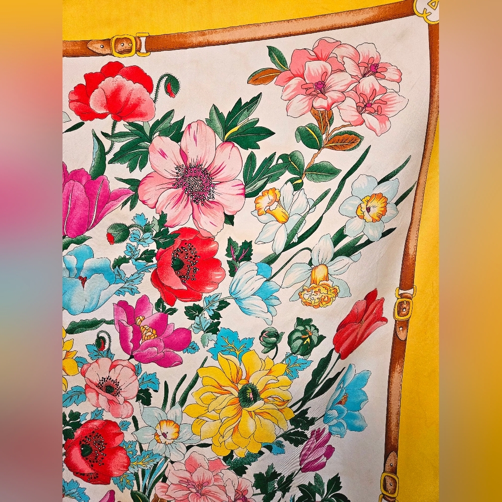 🫟 GUCCI - Vintage Floral 100% Silk Scarf, EUC - Picture 5 of 6
